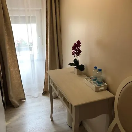 The Capital Boutique פניש