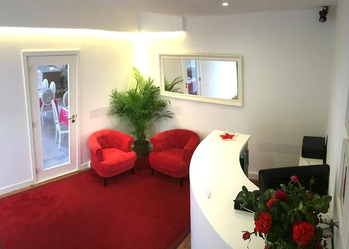 The Capital Boutique Пениши